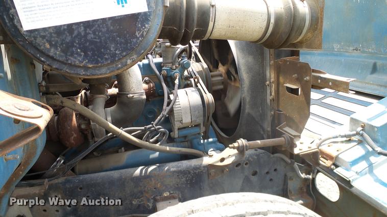 image for item L3141 1981 International 1854 tank truck