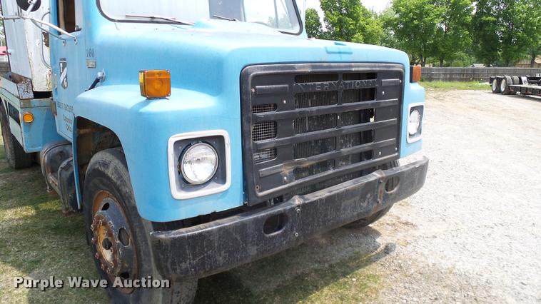 image for item L3141 1981 International 1854 tank truck