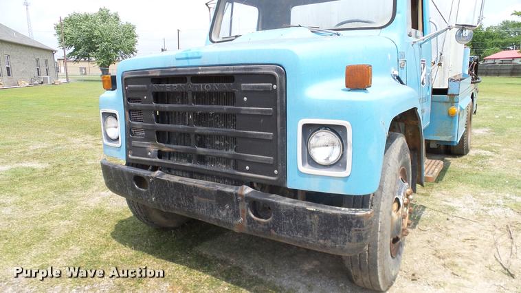 image for item L3141 1981 International 1854 tank truck