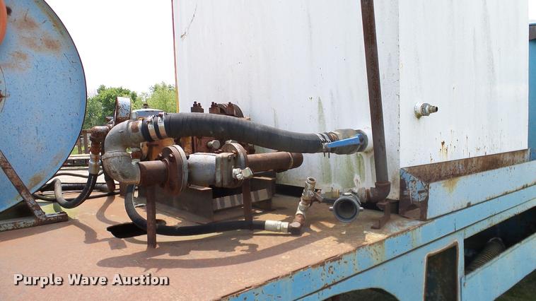 image for item L3141 1981 International 1854 tank truck