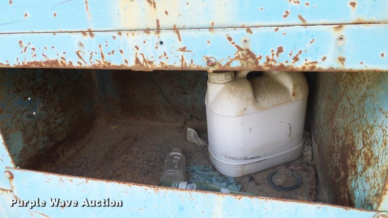 image for item L3141 1981 International 1854 tank truck