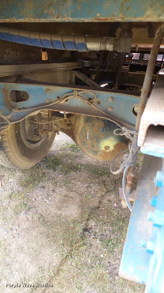 image for item L3141 1981 International 1854 tank truck