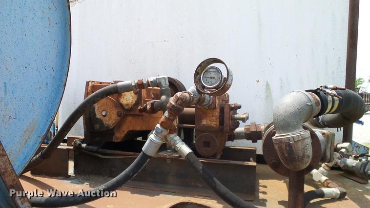 image for item L3141 1981 International 1854 tank truck
