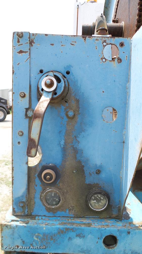 image for item L3141 1981 International 1854 tank truck