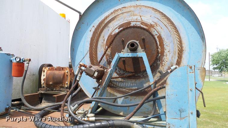 image for item L3141 1981 International 1854 tank truck