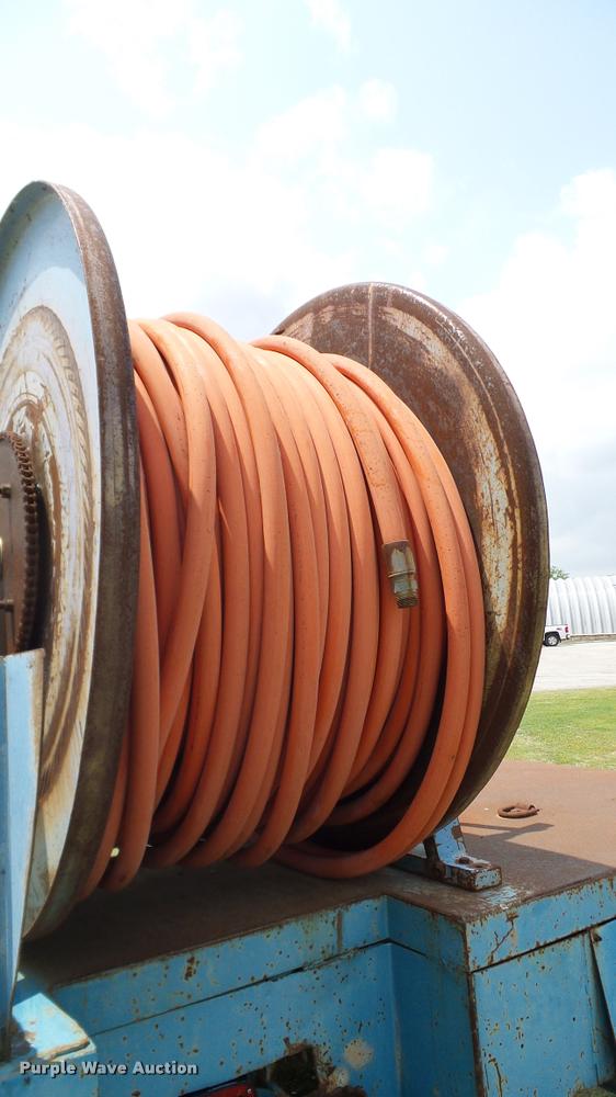 image for item L3141 1981 International 1854 tank truck