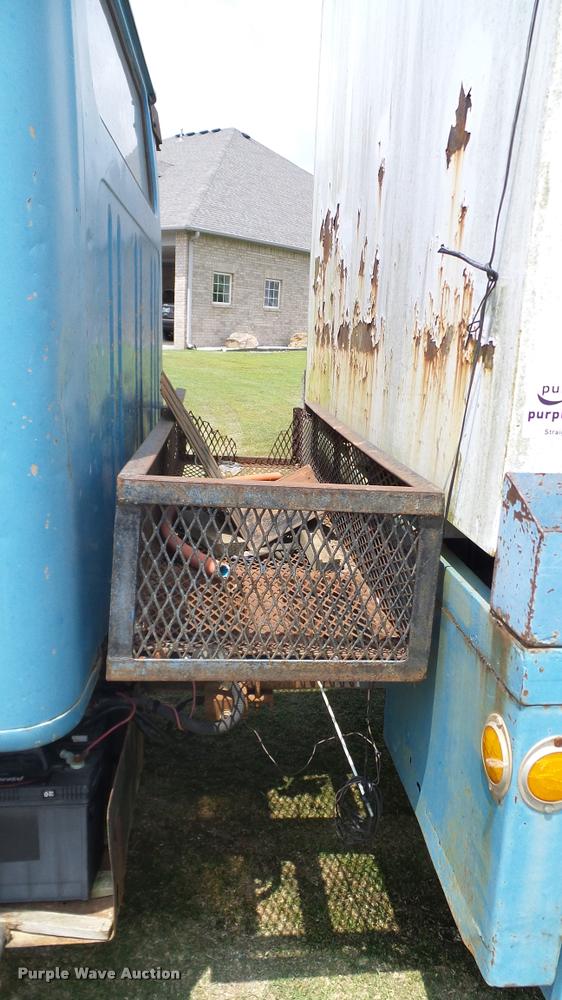 image for item L3141 1981 International 1854 tank truck