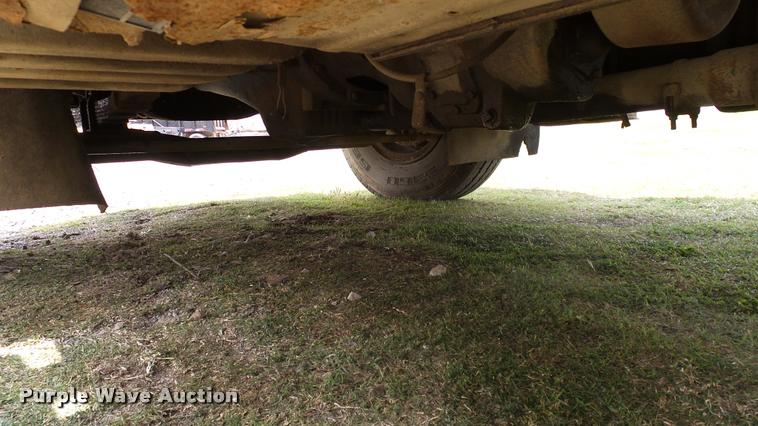 image for item L3141 1981 International 1854 tank truck