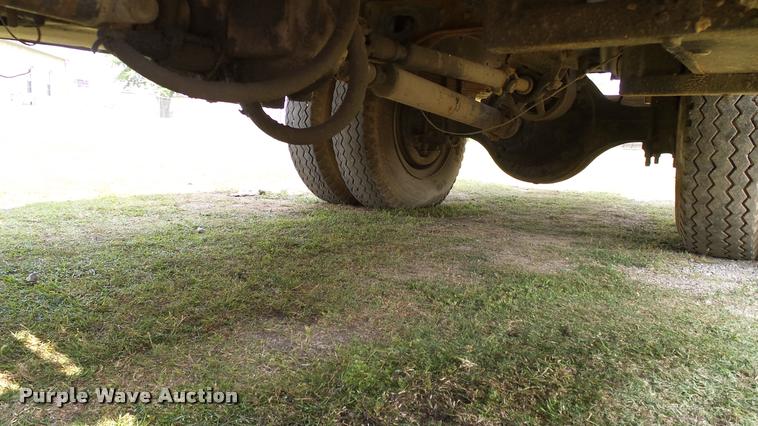 image for item L3141 1981 International 1854 tank truck