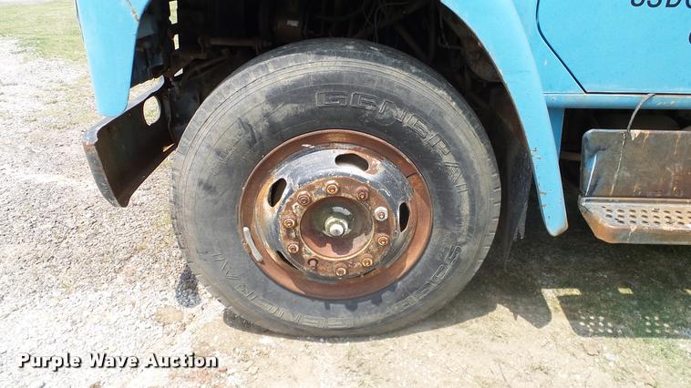 image for item L3141 1981 International 1854 tank truck