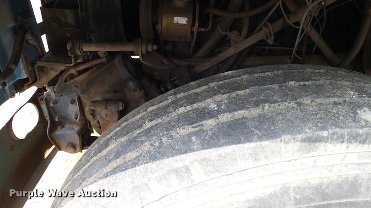 image for item L3141 1981 International 1854 tank truck