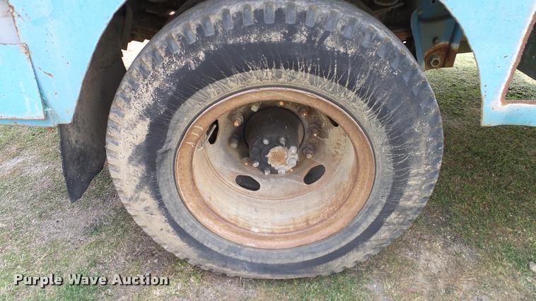 image for item L3141 1981 International 1854 tank truck