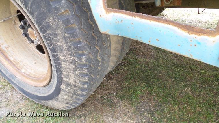 image for item L3141 1981 International 1854 tank truck