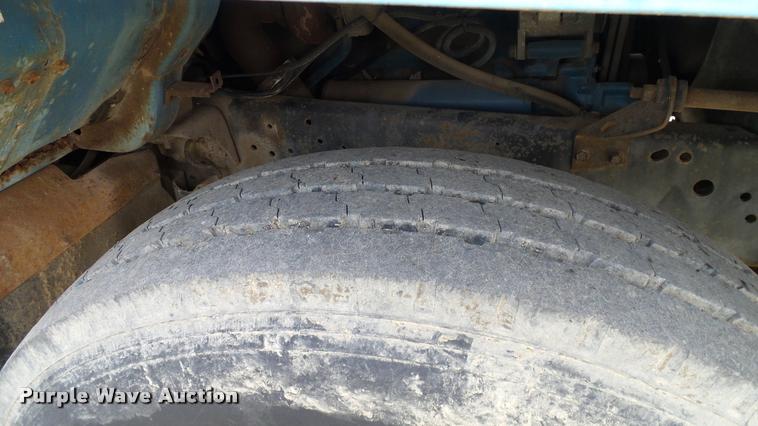 image for item L3141 1981 International 1854 tank truck