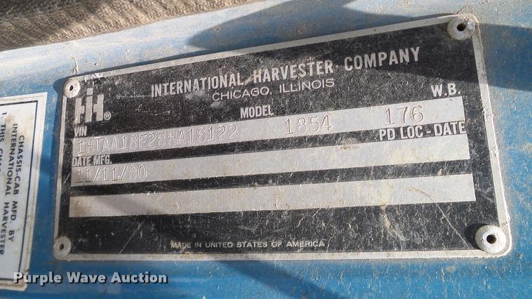 image for item L3141 1981 International 1854 tank truck