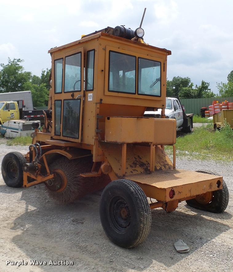 image for item L3142 Broce Broom H20 broom