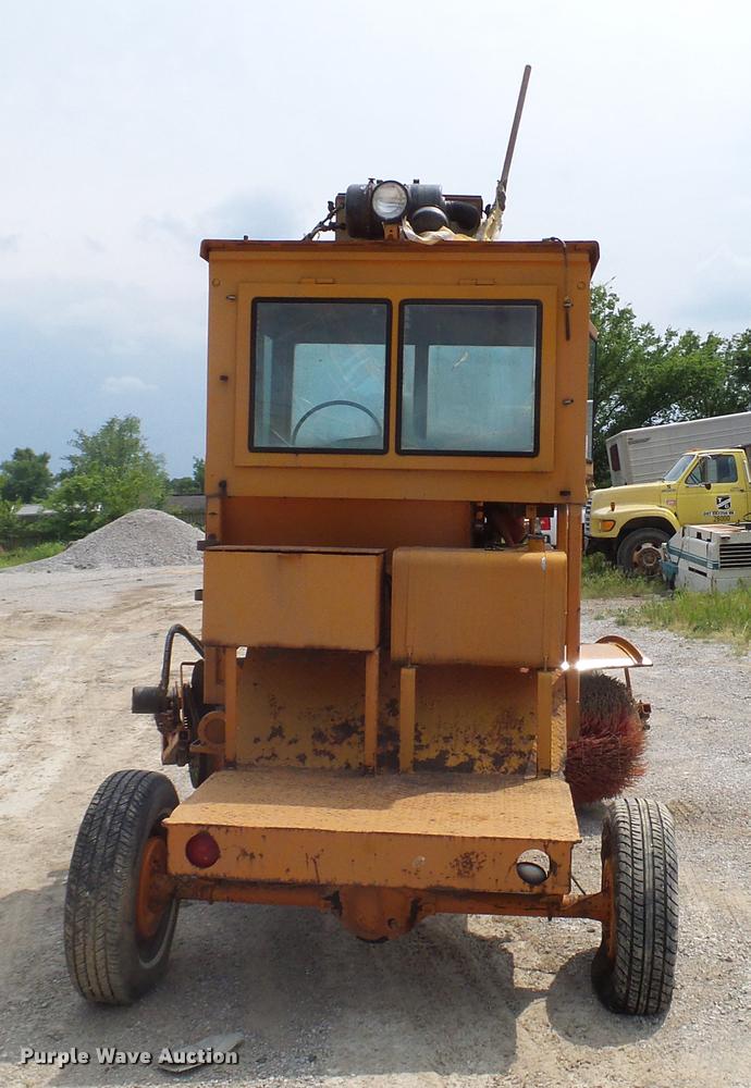 image for item L3142 Broce Broom H20 broom