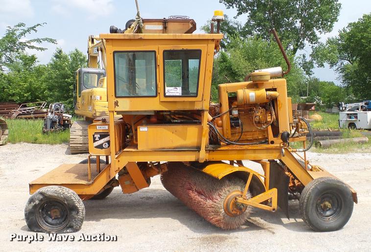 image for item L3142 Broce Broom H20 broom