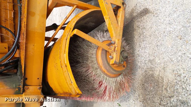 image for item L3142 Broce Broom H20 broom