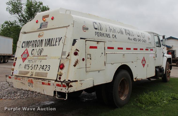 image for item L4991 1981 International S1900 fuel truck