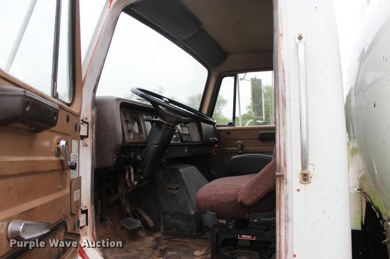 image for item L4991 1981 International S1900 fuel truck