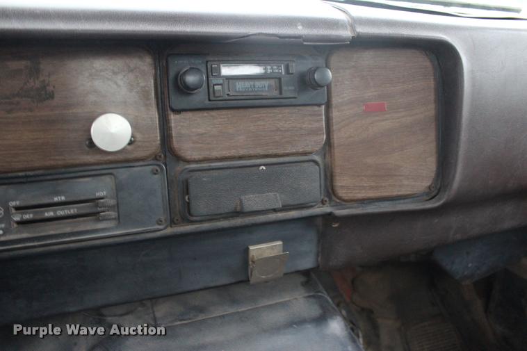 image for item L4991 1981 International S1900 fuel truck