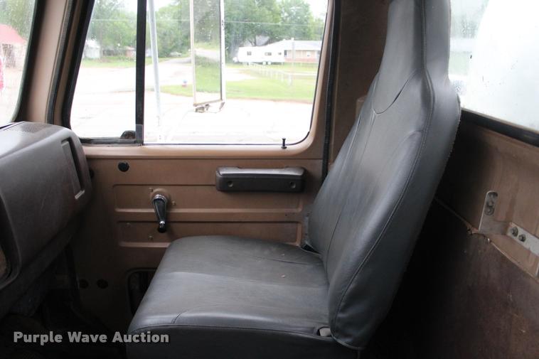 image for item L4991 1981 International S1900 fuel truck