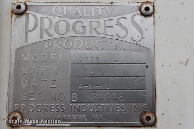 image for item L4991 1981 International S1900 fuel truck