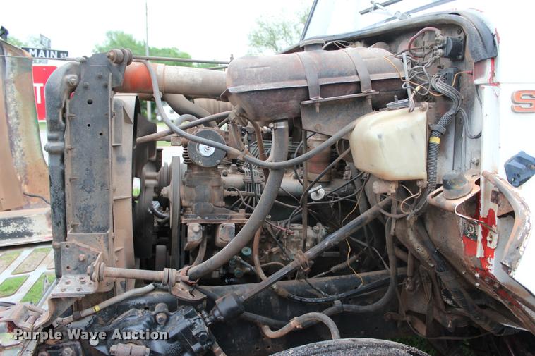 image for item L4991 1981 International S1900 fuel truck