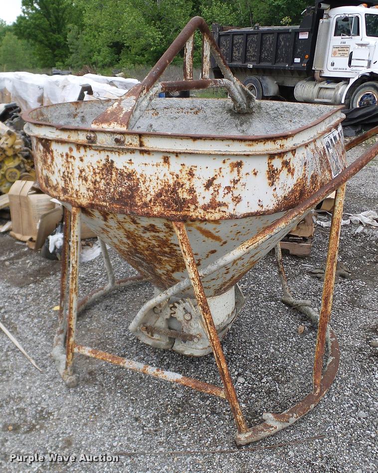 Gar-Bro 427-R concrete bucket in Tulsa, OK | Item DJ9890 sold | Purple Wave