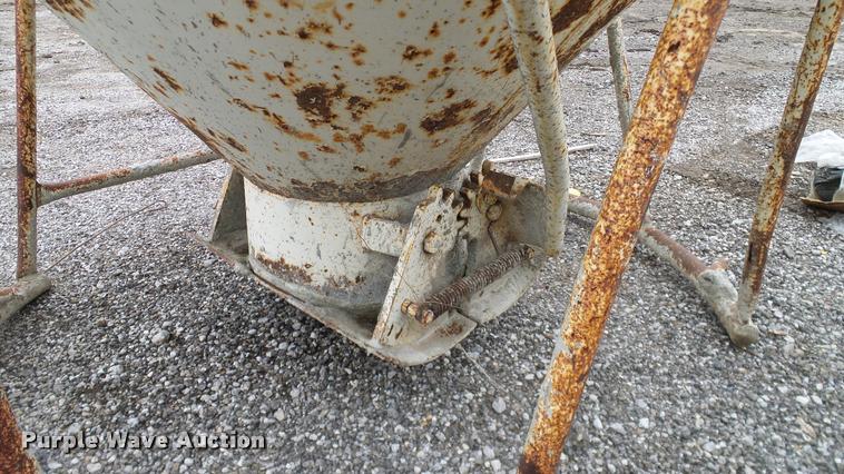 Gar-Bro 427-R concrete bucket in Tulsa, OK | Item DJ9890 sold | Purple Wave