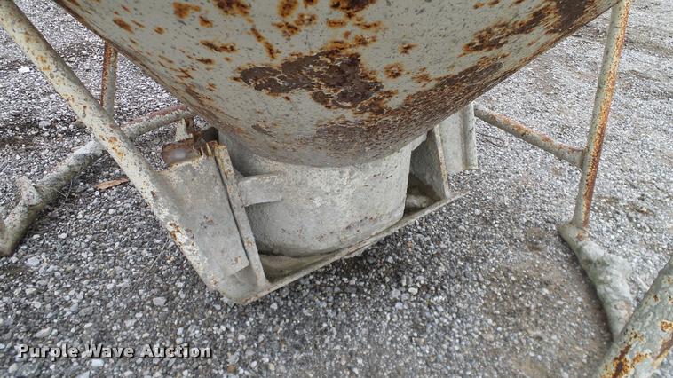 Gar-Bro 427-R concrete bucket in Tulsa, OK | Item DJ9890 sold | Purple Wave