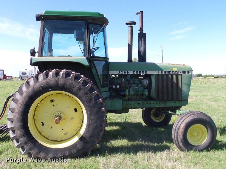 image for item DA6181 1981 John Deere 4440 tractor