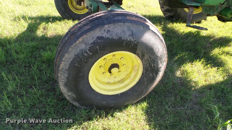 image for item DA6181 1981 John Deere 4440 tractor