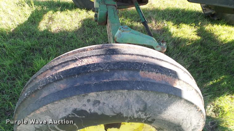 image for item DA6181 1981 John Deere 4440 tractor