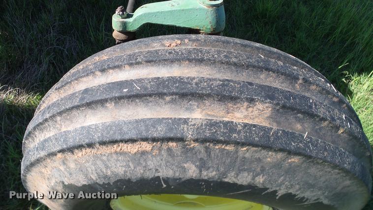 image for item DA6181 1981 John Deere 4440 tractor