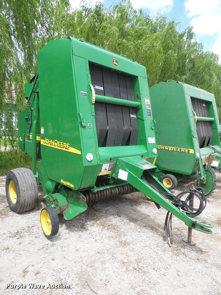 image for item DA6326 2005 John Deere 467 round baler