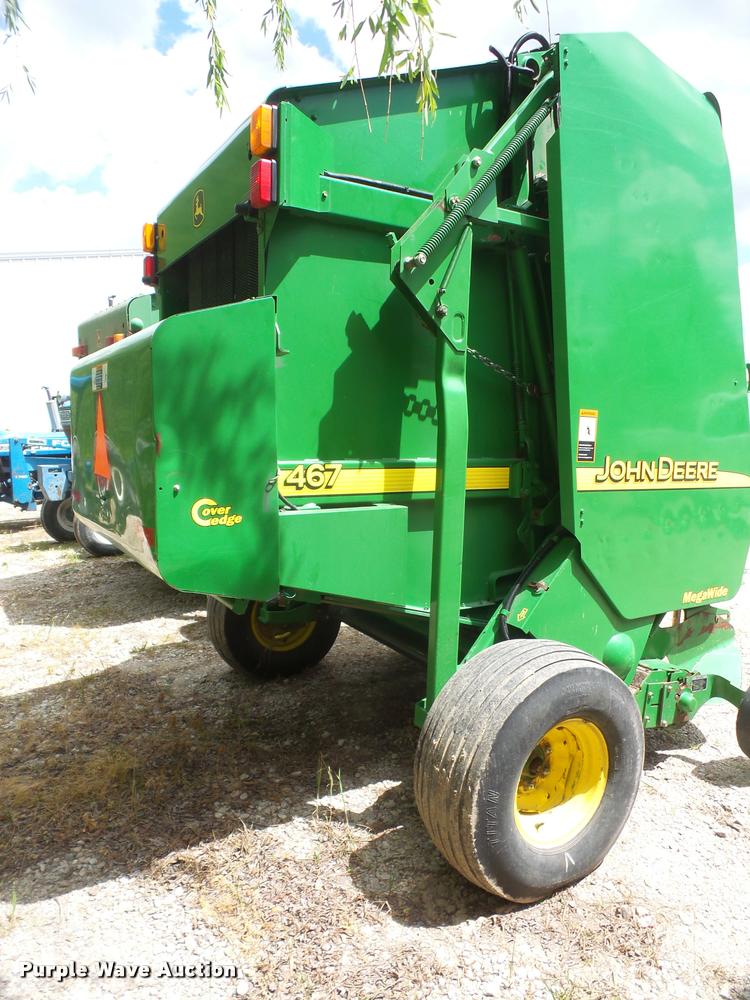 image for item DA6326 2005 John Deere 467 round baler
