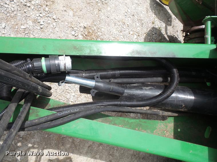 image for item DA6326 2005 John Deere 467 round baler