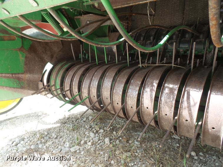image for item DA6326 2005 John Deere 467 round baler
