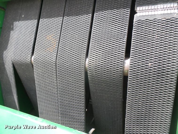 image for item DA6326 2005 John Deere 467 round baler