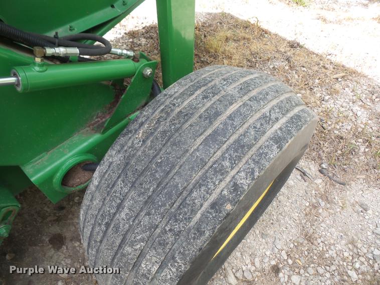 image for item DA6326 2005 John Deere 467 round baler