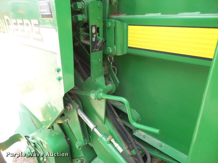 image for item DA6326 2005 John Deere 467 round baler