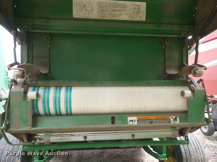 image for item DA6326 2005 John Deere 467 round baler