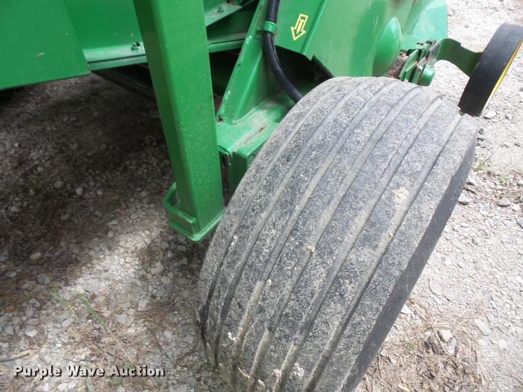 image for item DA6326 2005 John Deere 467 round baler