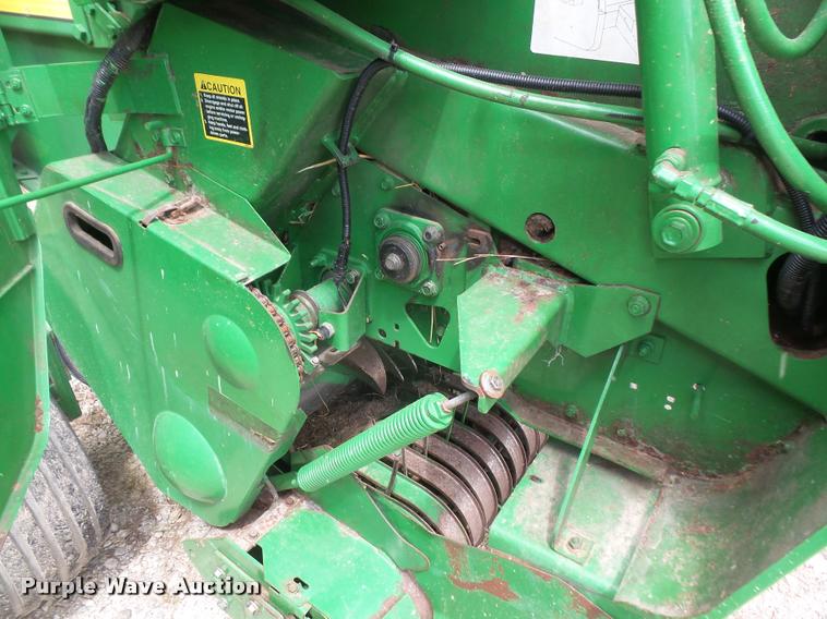 image for item DA6326 2005 John Deere 467 round baler