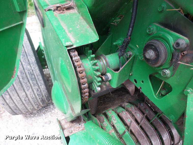 image for item DA6326 2005 John Deere 467 round baler