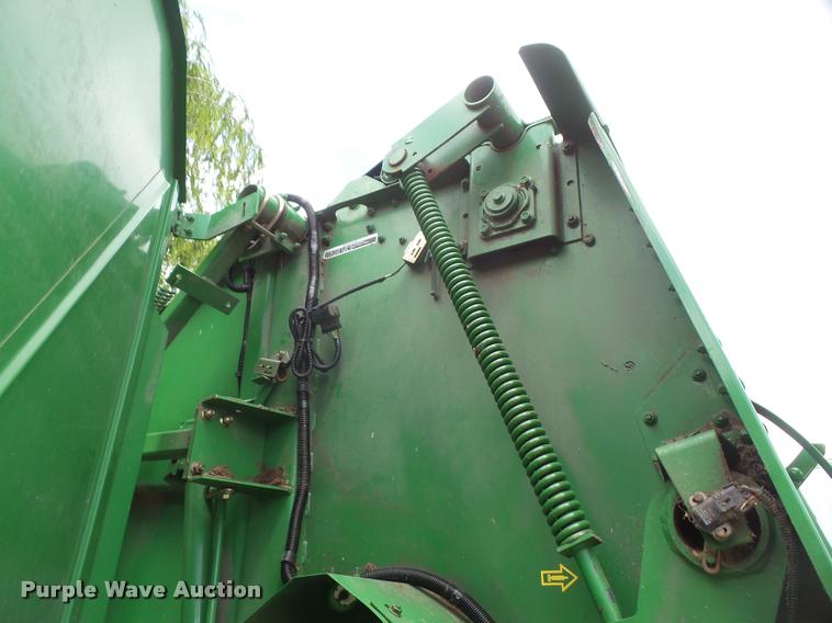 image for item DA6326 2005 John Deere 467 round baler