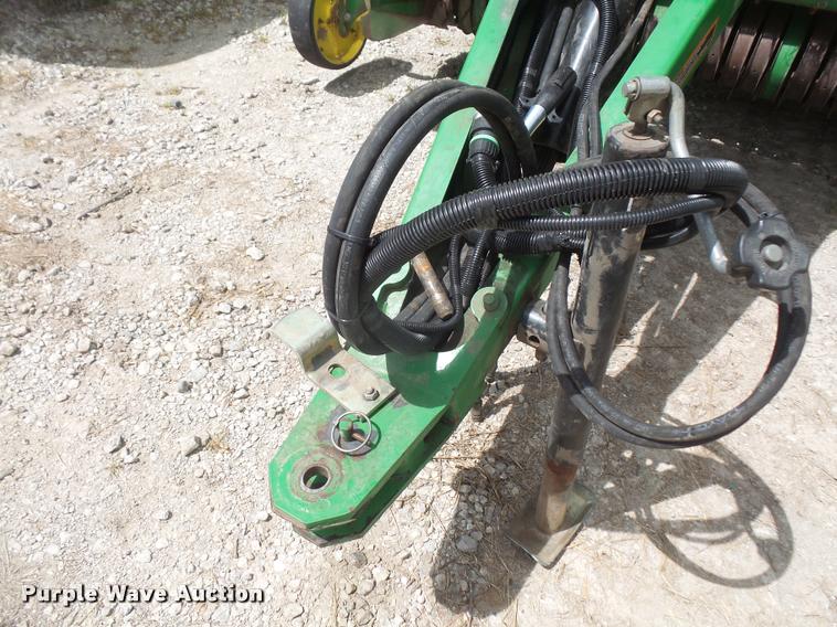 image for item DA6326 2005 John Deere 467 round baler
