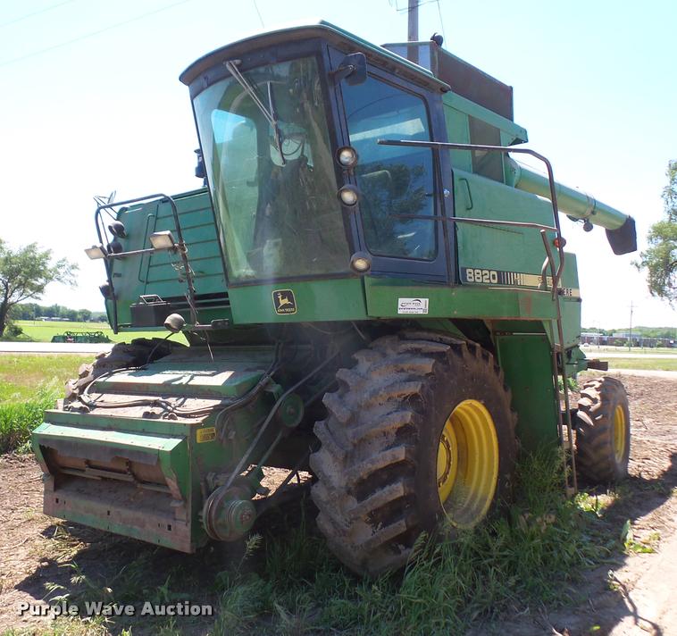 image for item DA6387 John Deere 8820 Titan II combine